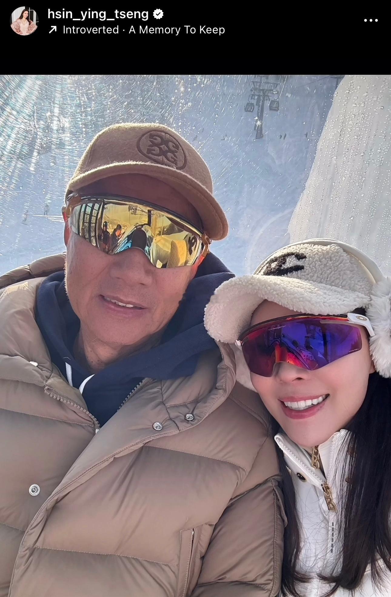 曾馨莹在年末总结视频里晒出了多张跟郭台铭还有他们的三个小孩的合照👇 