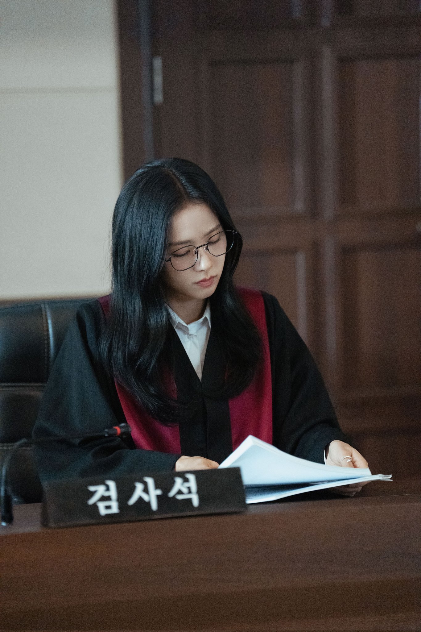 JISOO 在四月的第四周攀升 42 个名次，进入 FUNdex 最具话题性的电