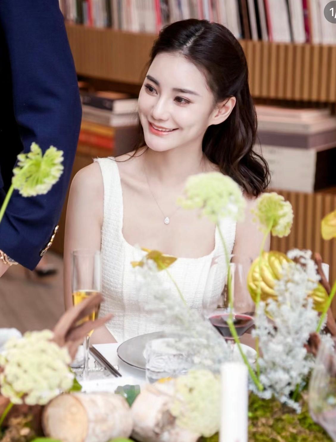 #Mandy回复网友说我只花老公的钱# 互联网两大顶流嫂子，黄晓明的叶珂，汪小菲