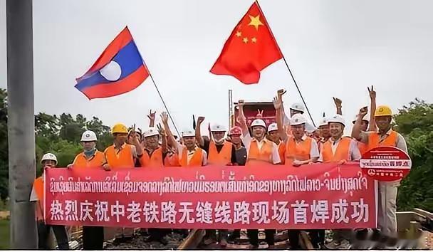 老挝交通部长现在可能正攥着财务报表发呆。​他怎么也不会想到，​才在国会说铁路拖垮