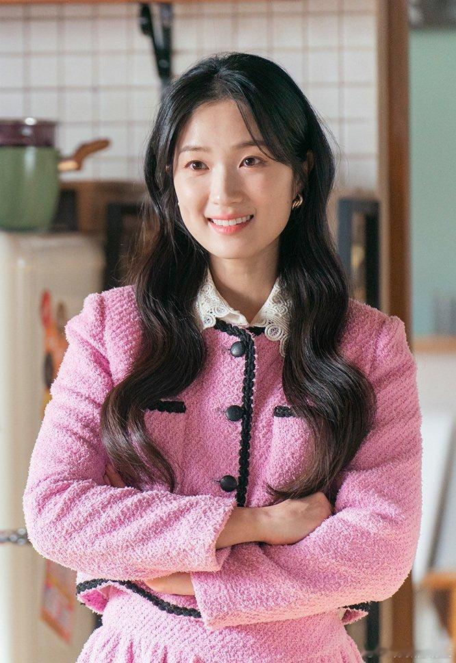 金惠奫虽然从今天开始是人类 人物介绍恩好  金惠奫◆ 女，不详出身妙香山的九尾狐