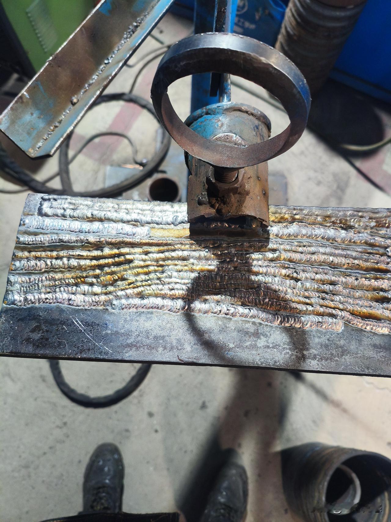 氩弧焊培训第一天，早8：30点名，站在外面点名，真冷，那老师话还多，一直在训人，