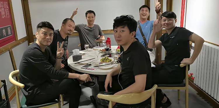 坚强的走出来，生活都要过好，善待自己。
人生还很漫长 辛柏青继续加油[赞]