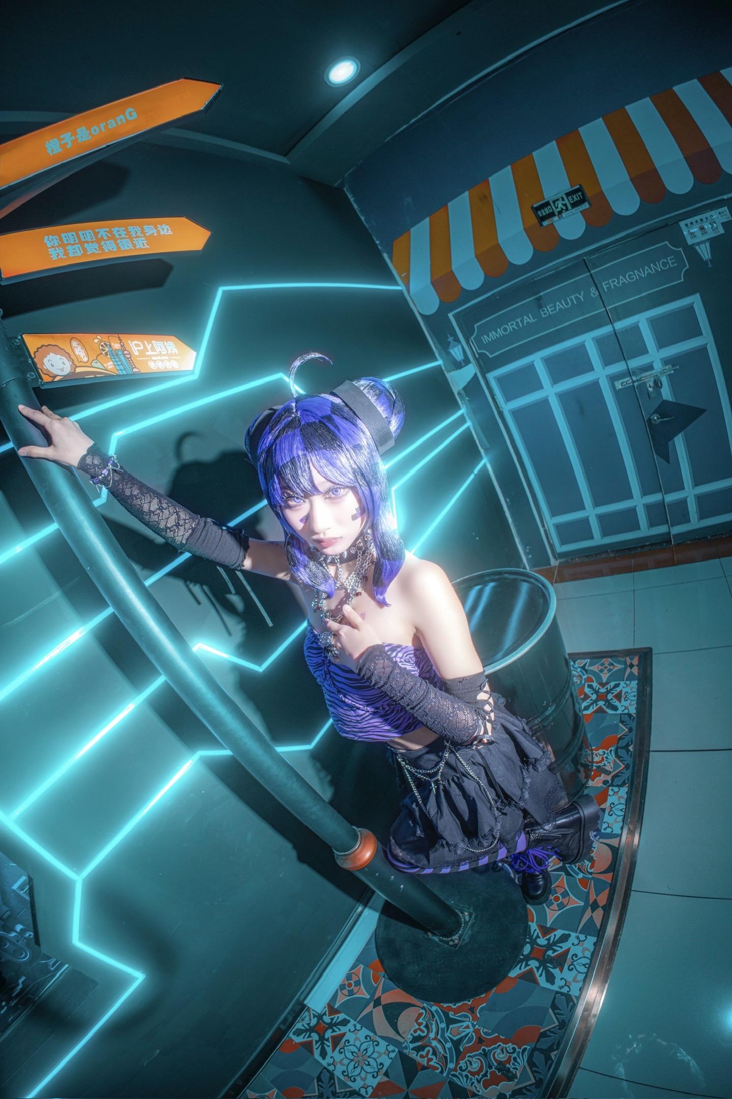 （^3^）-★↖(^ω^)↗( ̀⌄ ́)O(∩_∩)O
出镜coser: 
设备：索尼a7r5+七工匠10mmf2.8鱼眼镜头
参数：快门1/100s f5.6光圈 iso800
灯光：一只神牛v1闪光灯离机闪