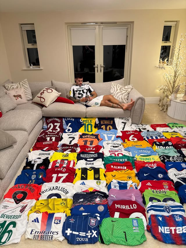 吉马良斯晒球衣收藏，贝利范戴克德布劳内内马尔球衣在列