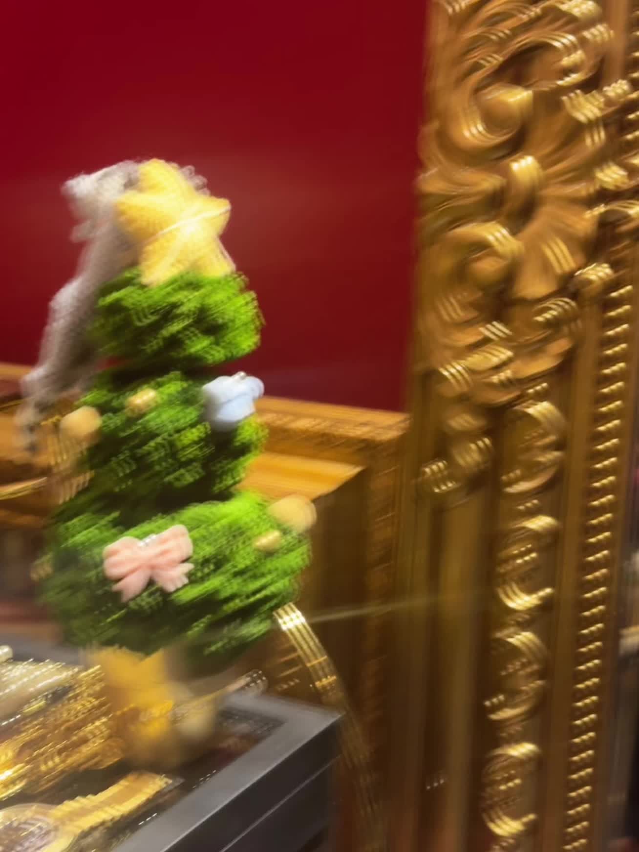 我平时挺爱疯爱玩 但我也有原则的 原则就是爱一个人的时候只爱一个人