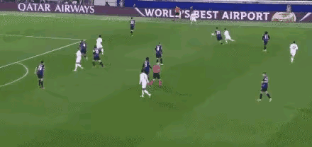 姆巴佩致敬C罗，滑跪庆祝～～～