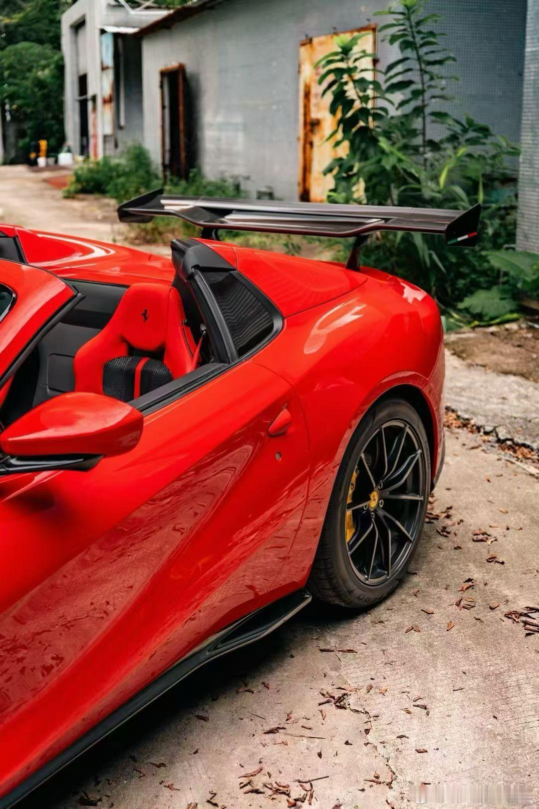 Ferrari 812 GTS，高定版配色，23年上牌，9300km 