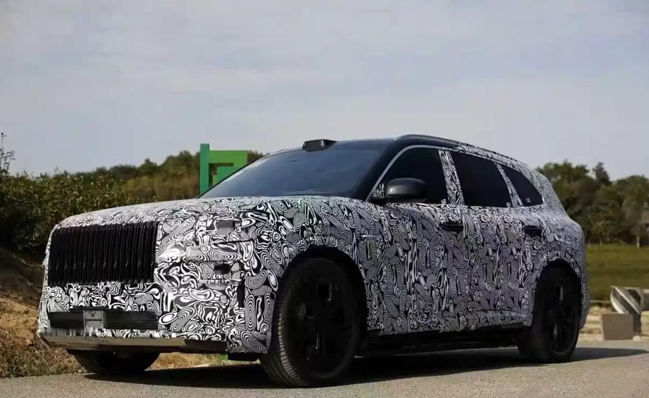 传说中的极氪9S谍照，看着是不是眼熟？网传是极氪8X的新名字，那就可以理解为不是