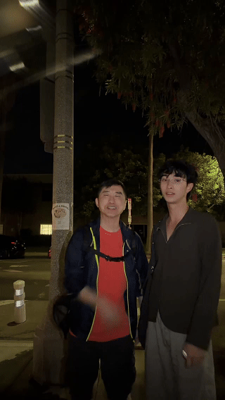 庾澄庆跳舞支持恩利新歌 庾澄庆和恩利又合体了，视频里哈林状态真的好，整个人精神焕