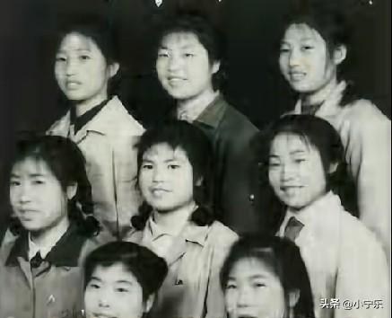 浙江温州“平阳八姐妹”，从初中就是同学，从1977年初中毕业那天开始，以后每年都