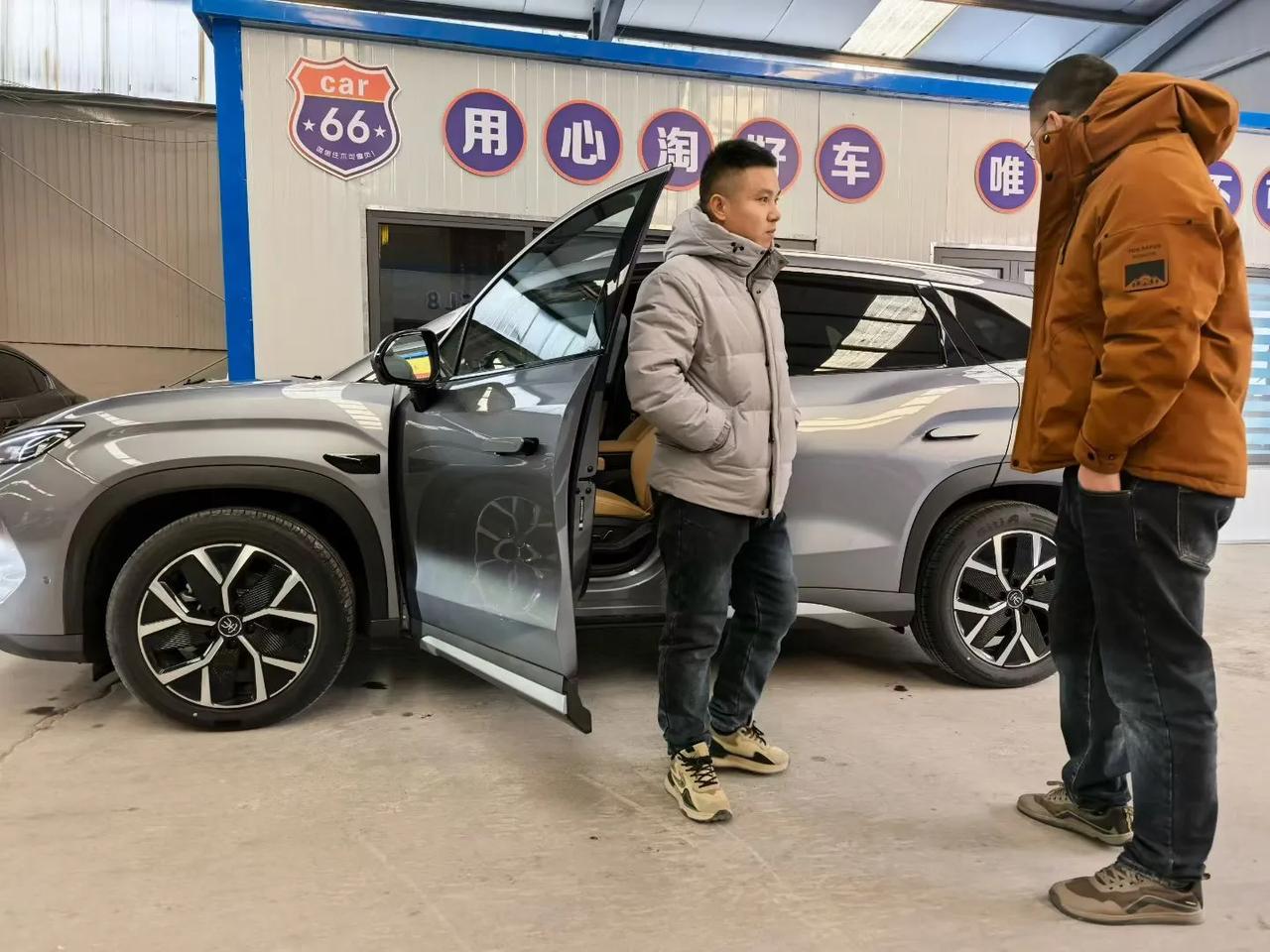 给济南兄弟淘的25款宋L，交车[玫瑰]
用心，细心，生意大小，把客户真正当朋友去