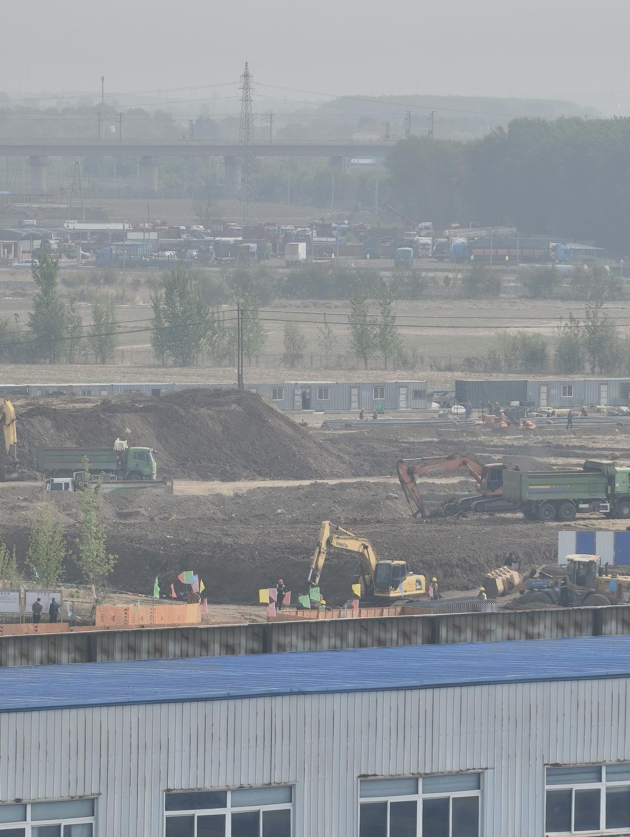 锦州凌河区新能源产业园基建项目一标段施工中！
整个项目南至百股河、北至二道河，新