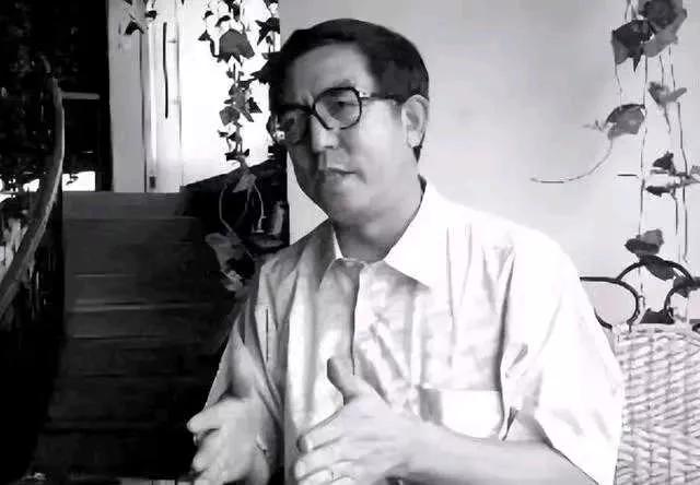 2002年，董伟被拉上刑场，就在距离执行枪决只有仅仅4分钟时，一通电话打了过来：