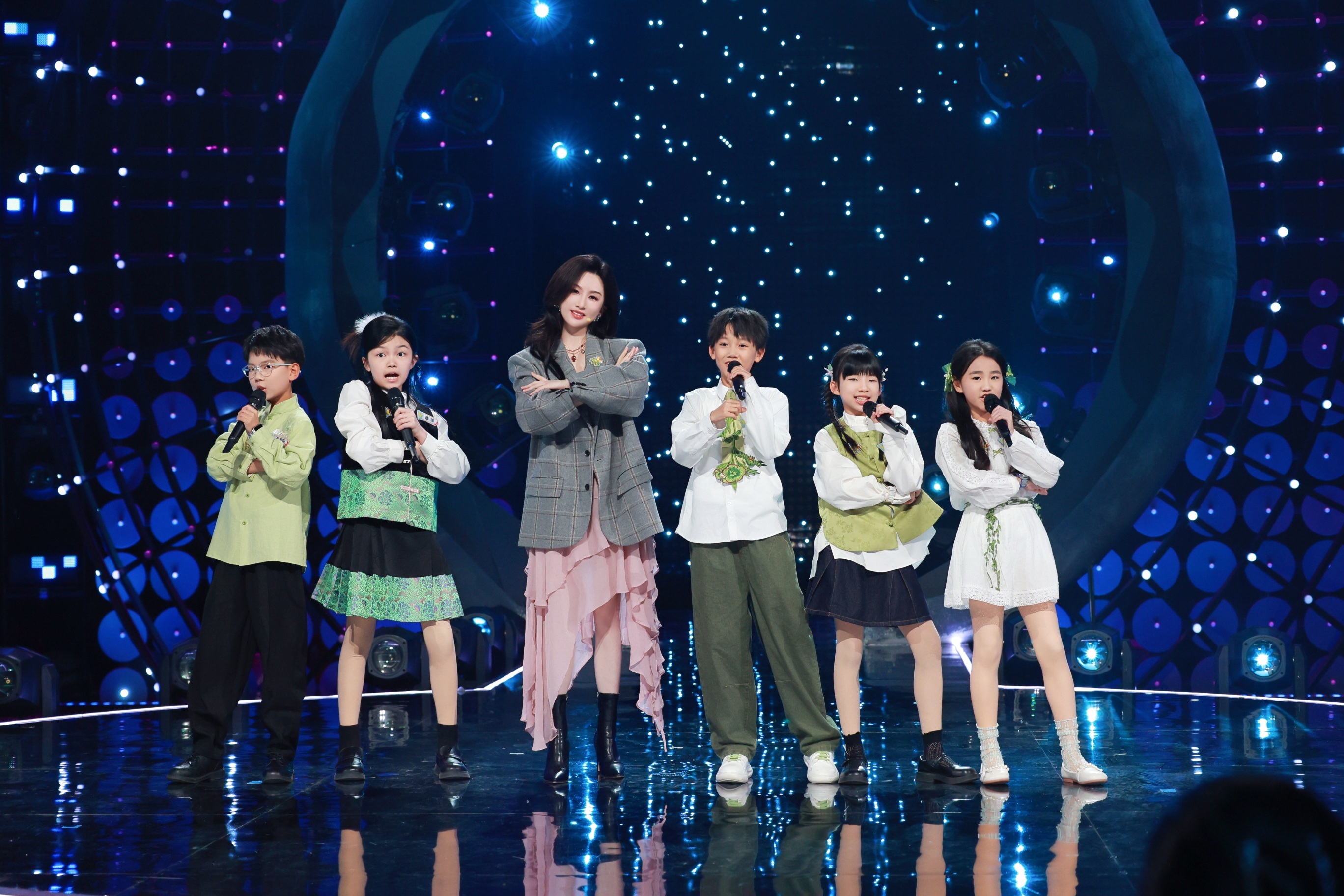 尹约天选音综锦鲤尹约音综锦鲤体质 咱就说尹约简直就是天选音综锦鲤呀！作为音乐制作