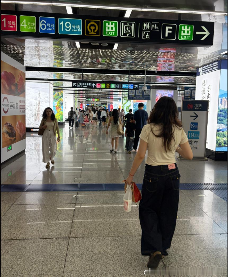 杭州地铁 网友：2026年7月16日（周四）19点40分，杭州地铁东站万象汇地铁