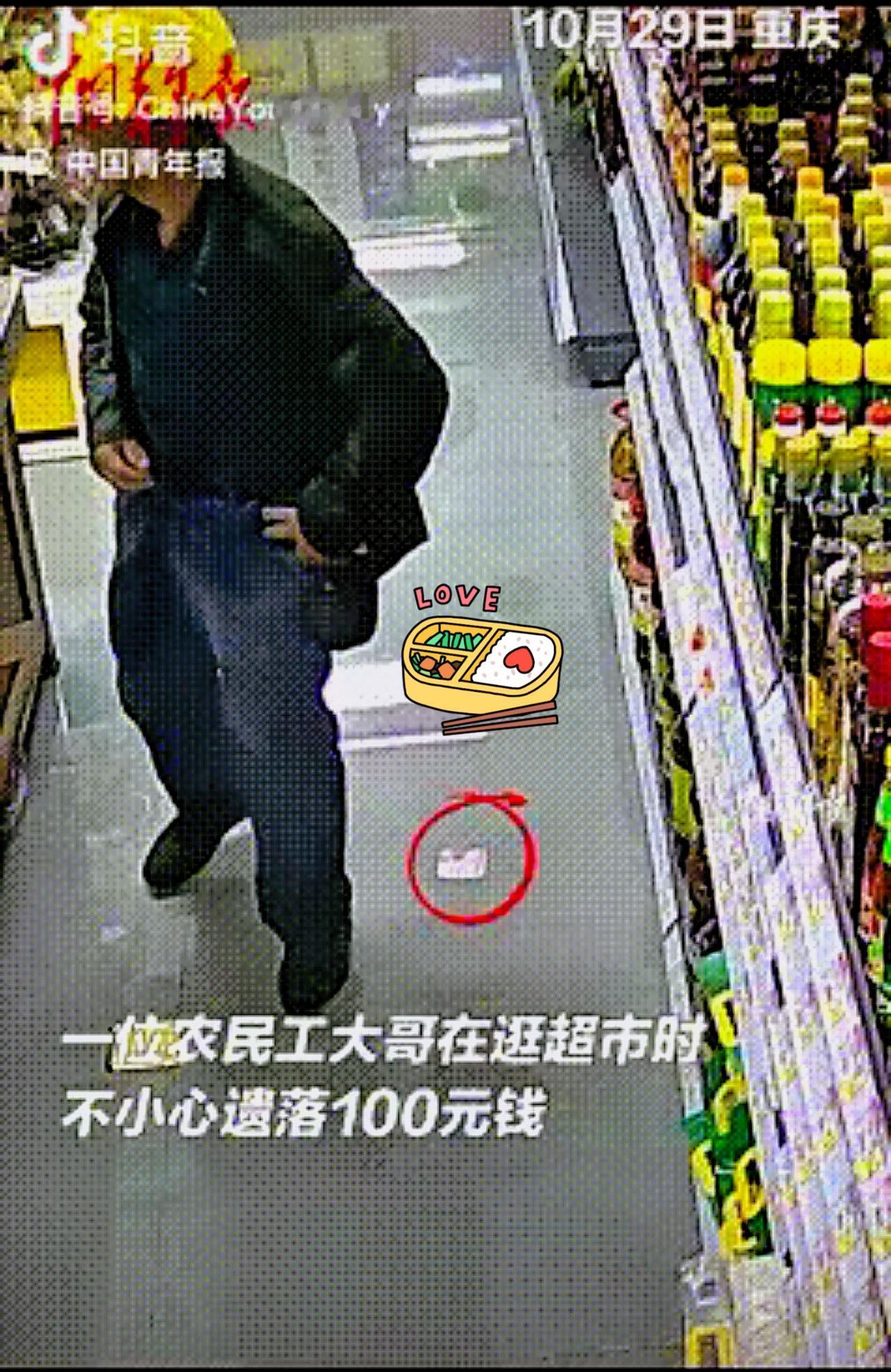 “不发财都难！”重庆一农民工大哥来到一超市转了一圈后，什么也没买就走了，谁知，次