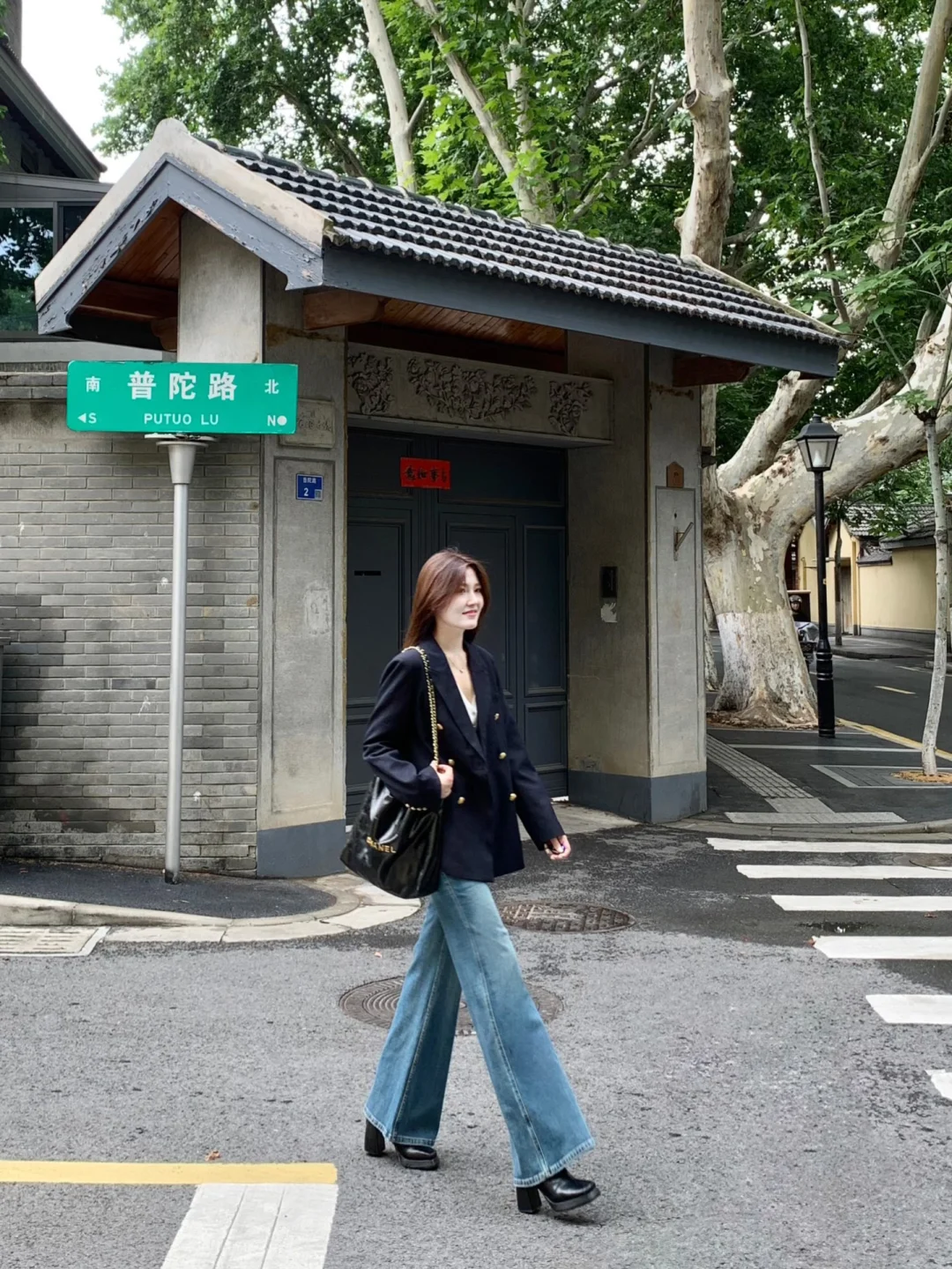 斥巨资买了件微贵的早秋🍂外套……