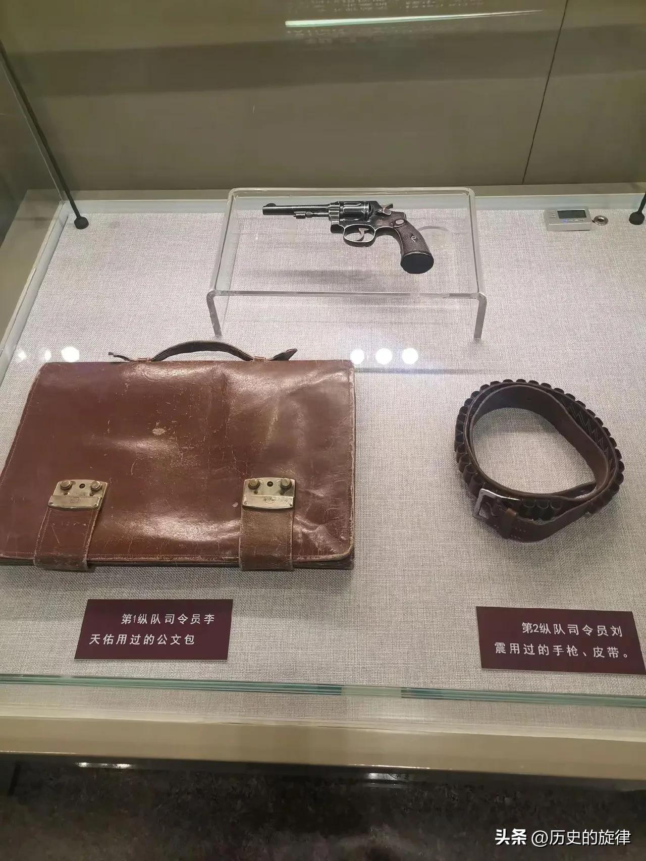 攻克锦州之后，四野为何不急着入关？两步布局关门打狗，一举全歼东北国军主力
 
锦