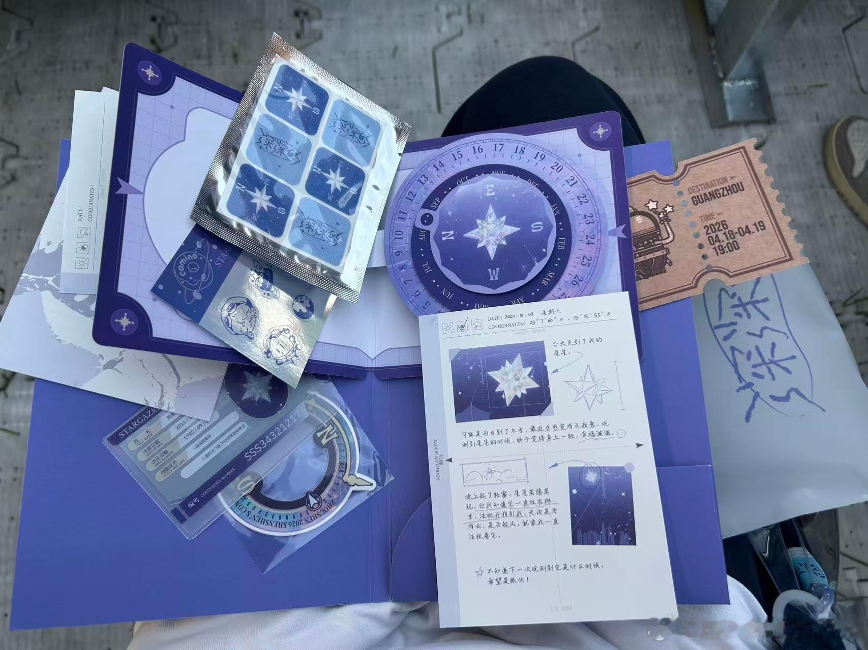 周深做米字星物料发狠忘情了他身上的生命力真的好强烈，不管做什么都自带氛围感，看着