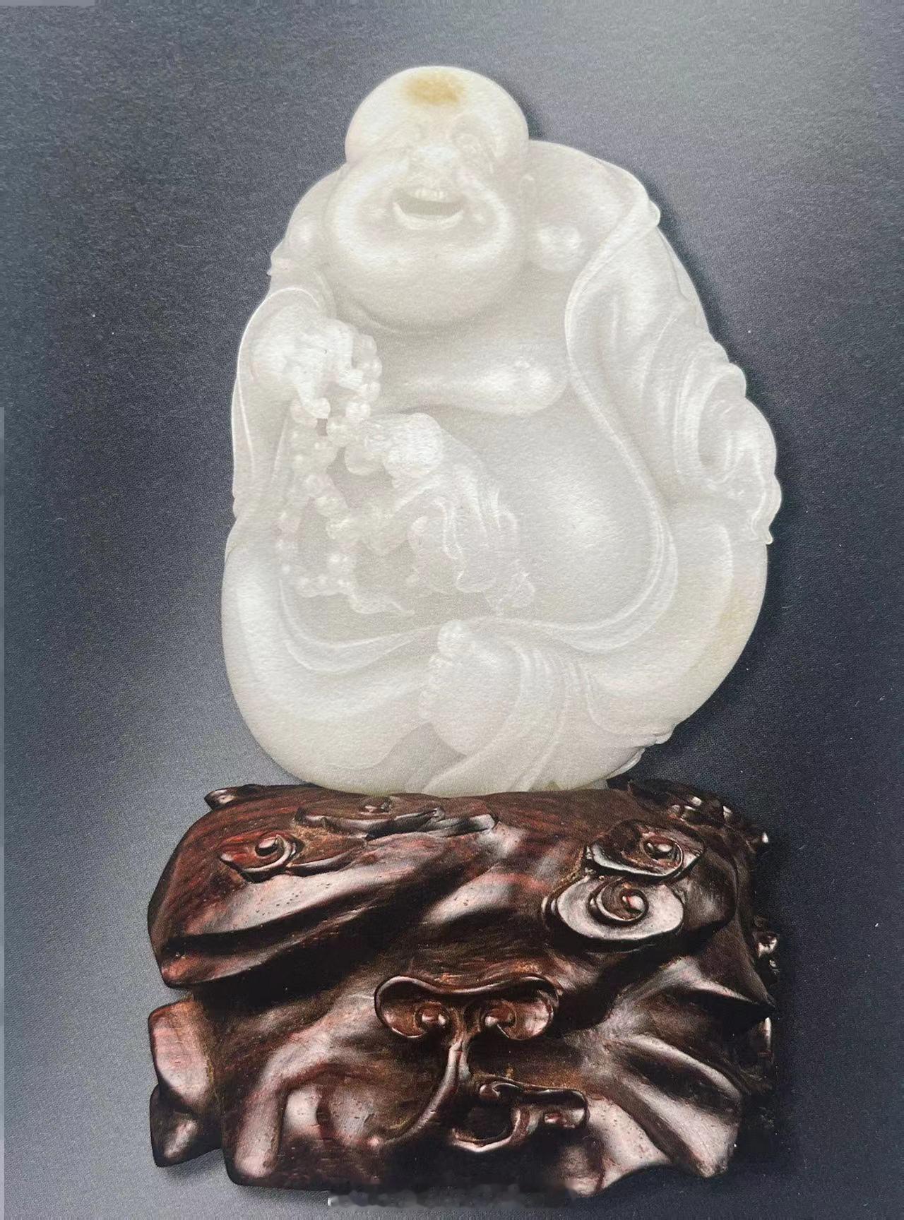 #上海非遗##海派玉雕#笑口常开作者：洪新华年代：当代规格：9x6x12cm作品