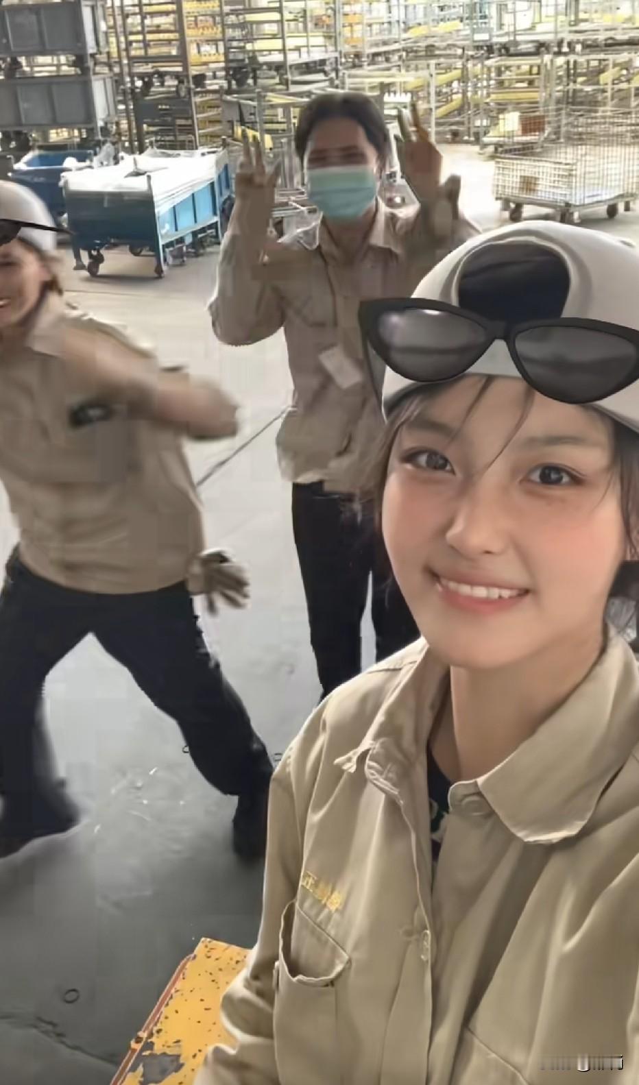 这工作挺开心的，同事也可爱