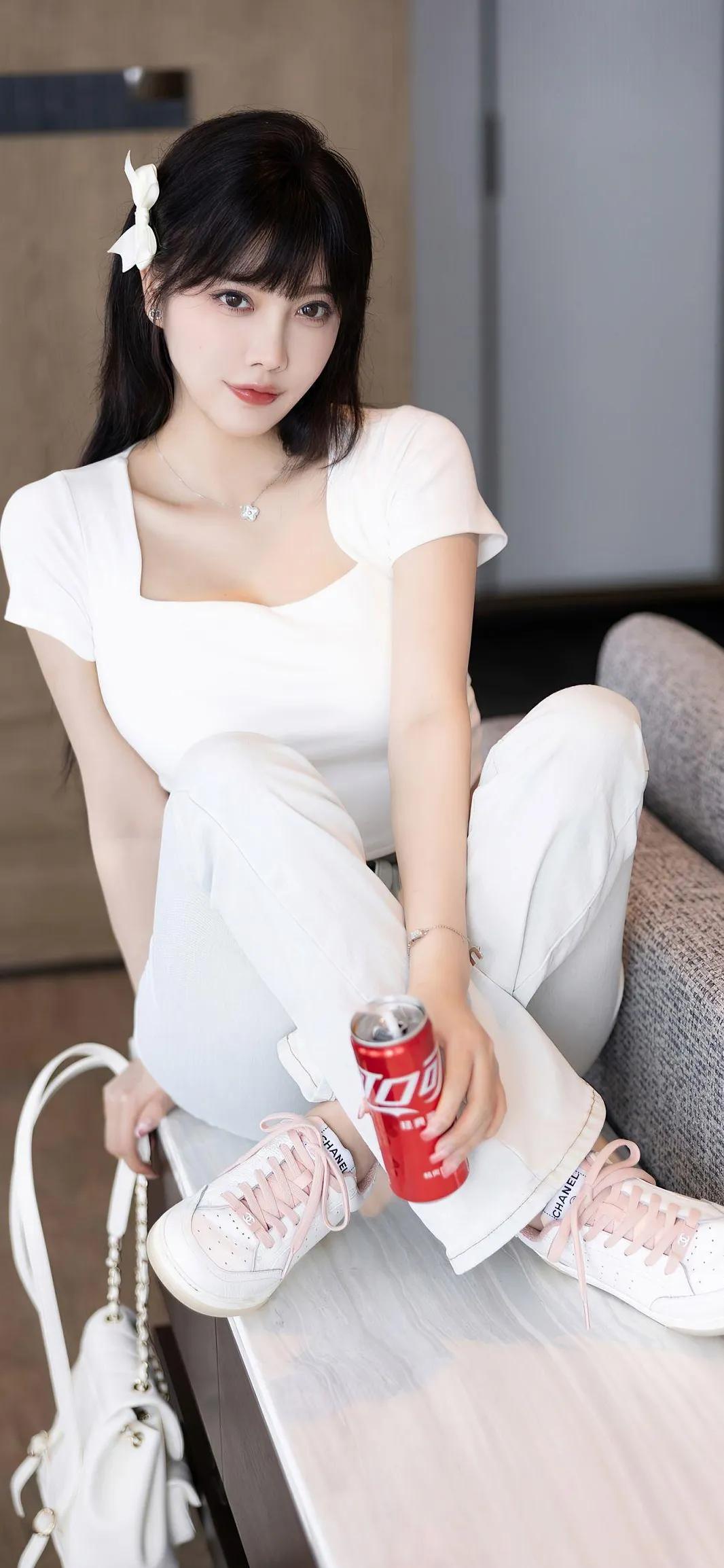 我们对于人生也可以抱着 比较轻快随便的态度  我们不是这个尘世的永久房客 而且过