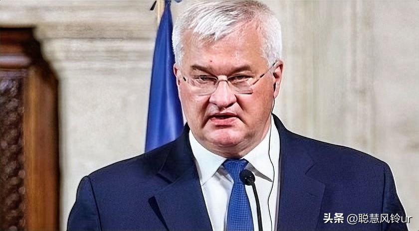 乌克兰又提要求了！
就在今天，当不明物体进入波兰领空后，乌克兰外交部长西比加对此