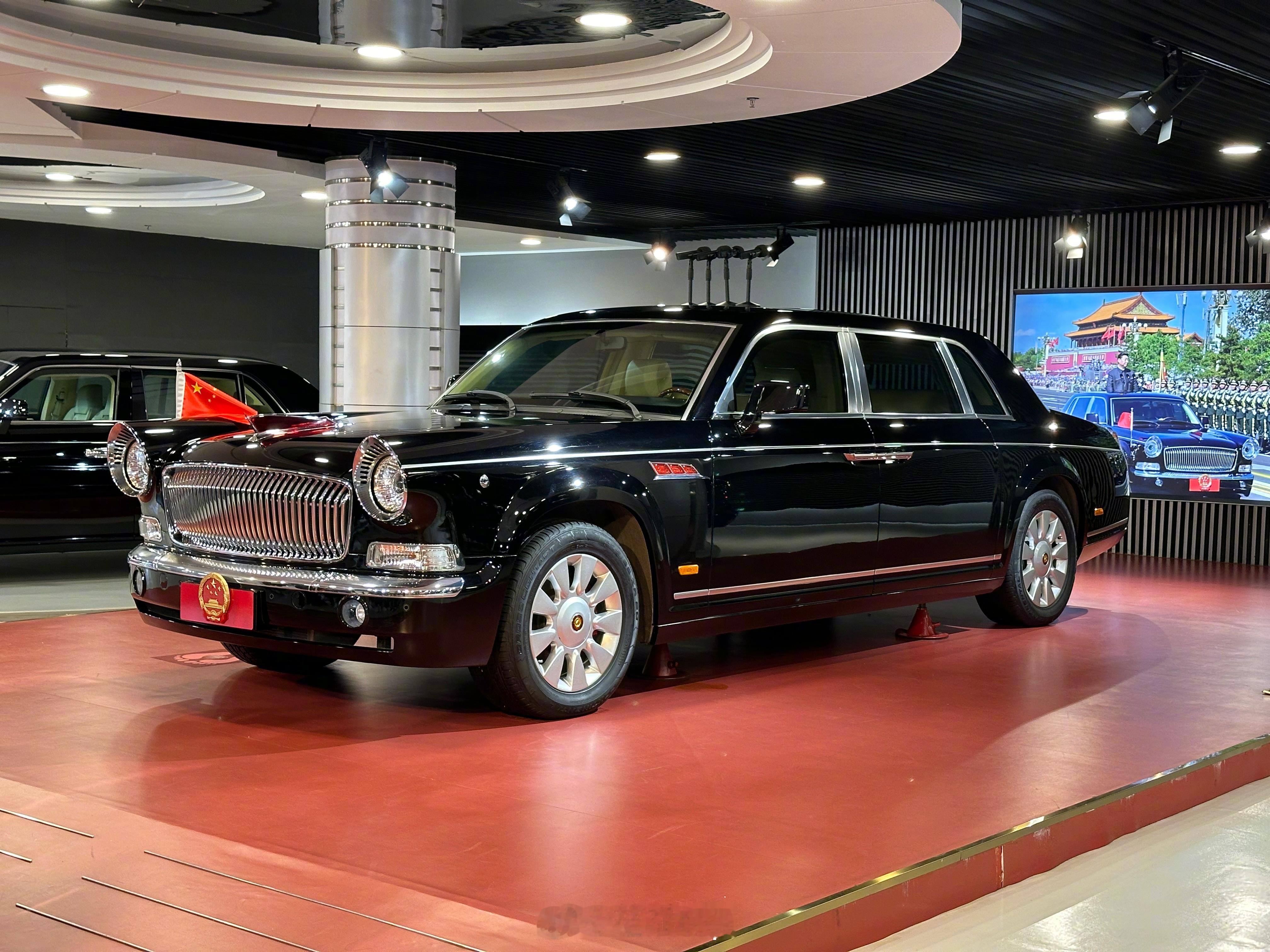 虽然在长春，竟然是第一次参观红旗文化展馆。这里面可都是宝贝啊，大红旗比比皆是，C