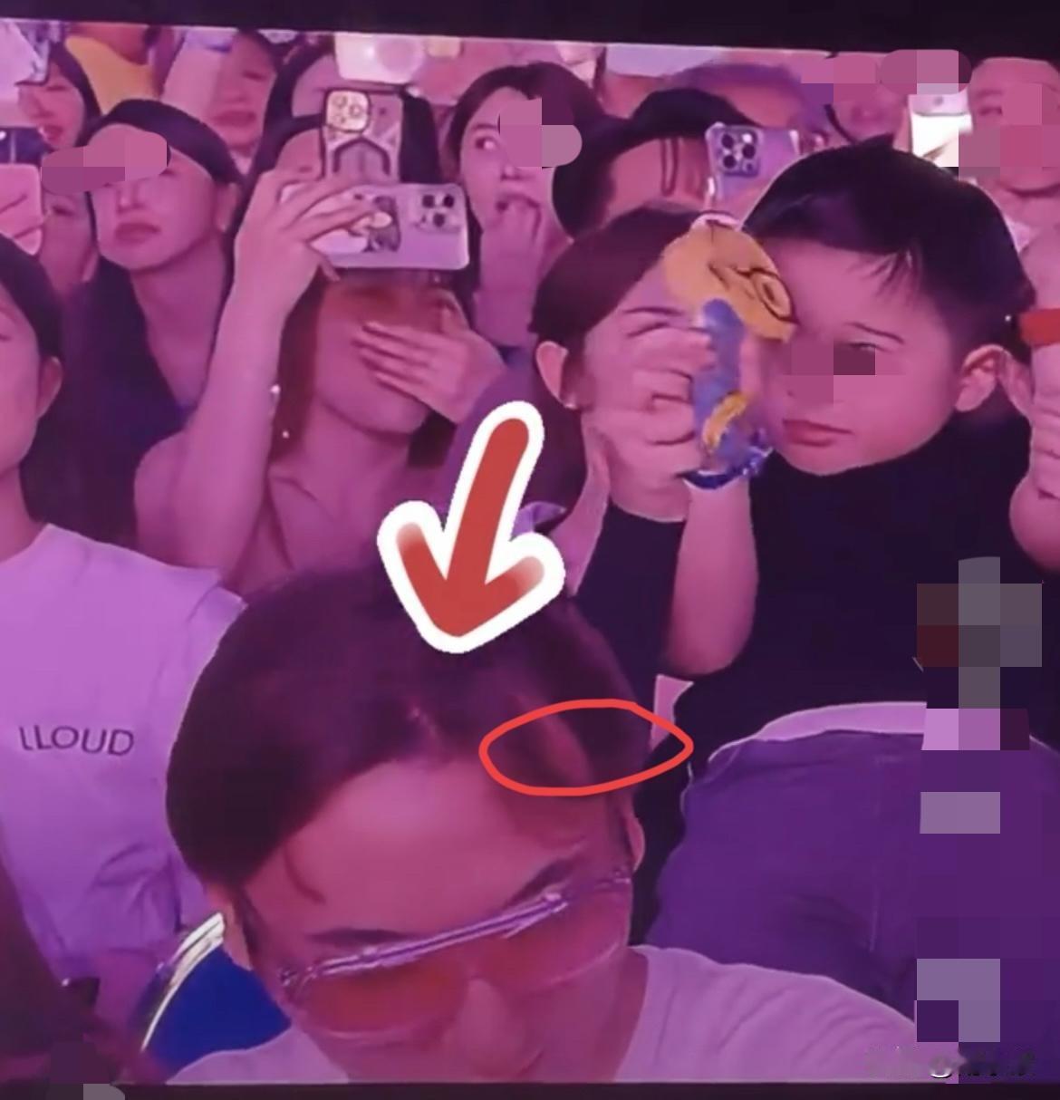 好暖心！37岁的王思聪果然没再换女朋友，而且面对镜头还突然变得害羞了！

原来他