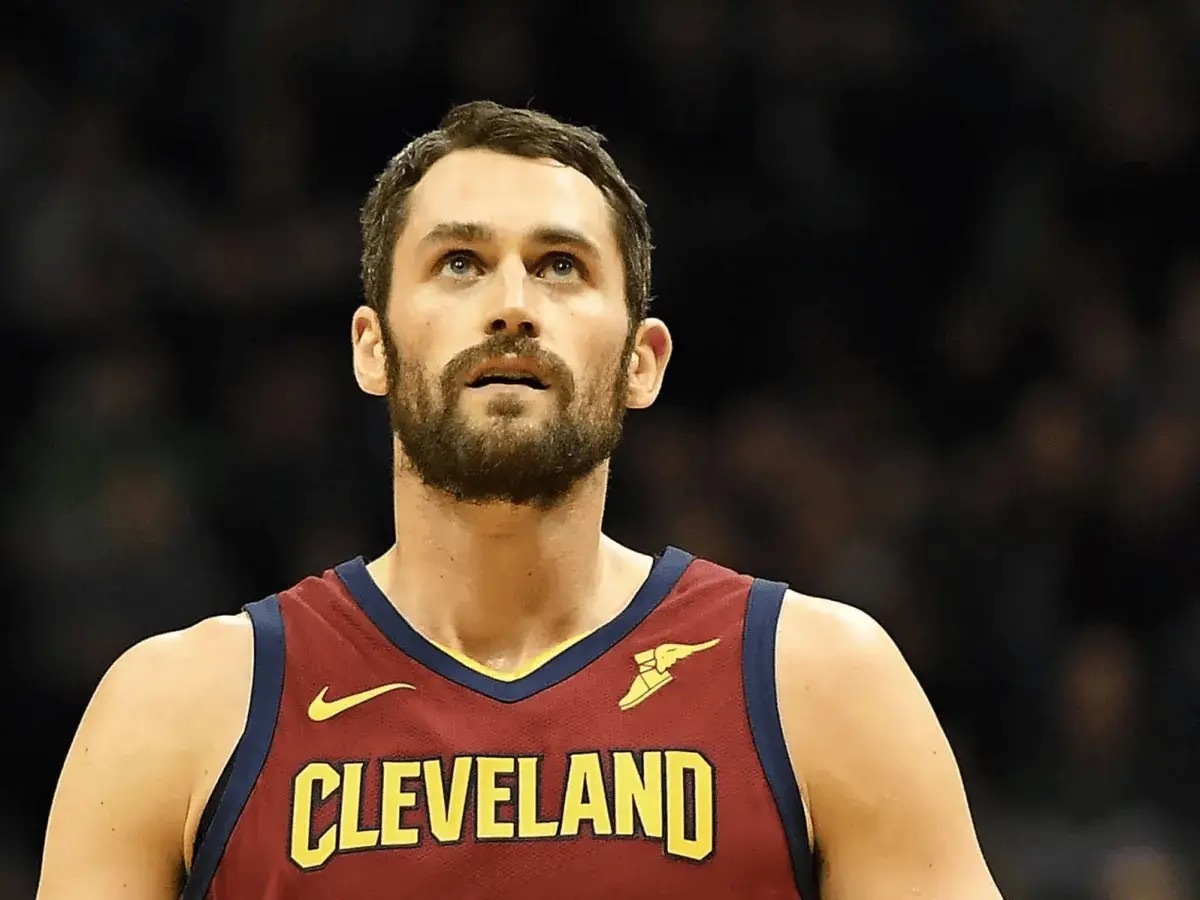 骑士乐福nba 乐福是NBA历史上唯一一位职业生涯场均篮板10+且命中1000记
