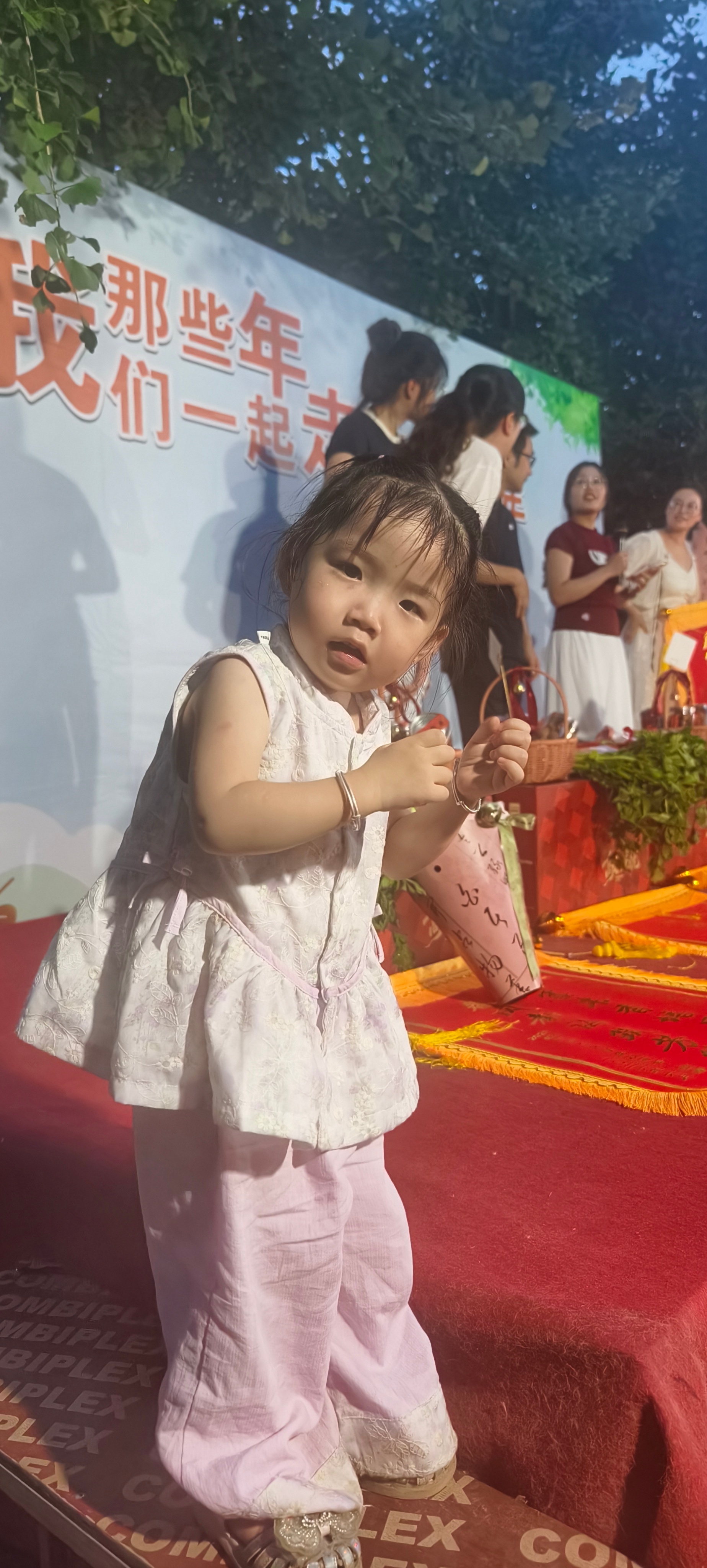 今天你开心了吗 今天好像开心了，又好像没开心…… 
