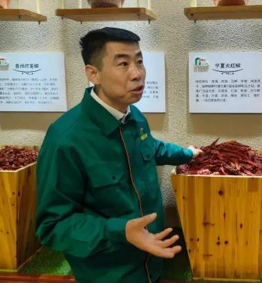 初中毕业的炒料班长，用一锅底料炒出全国五一劳动奖章
 
马文忠，男，回族，197