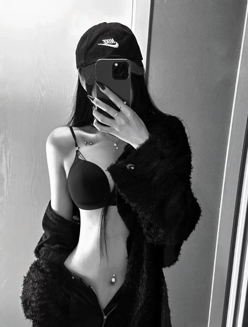 生活不是电影 没人是我的救赎 没人成为我黑暗里的一束光 我只有我自己. ​​​