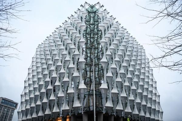 美国在英国干了一件极其荒谬的事——在英国土地上抓人、绕过英国法院、秘密把人塞进军