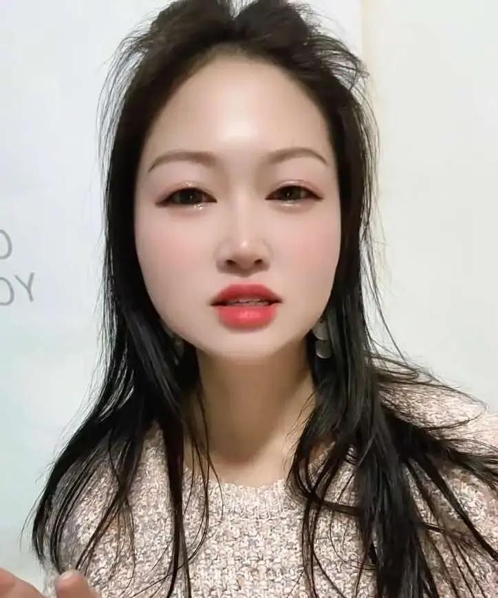 25年一眨眼，古仔把青春打包寄给你
 
电影院灯暗，熟悉的旋律刚响，隔壁大叔直接