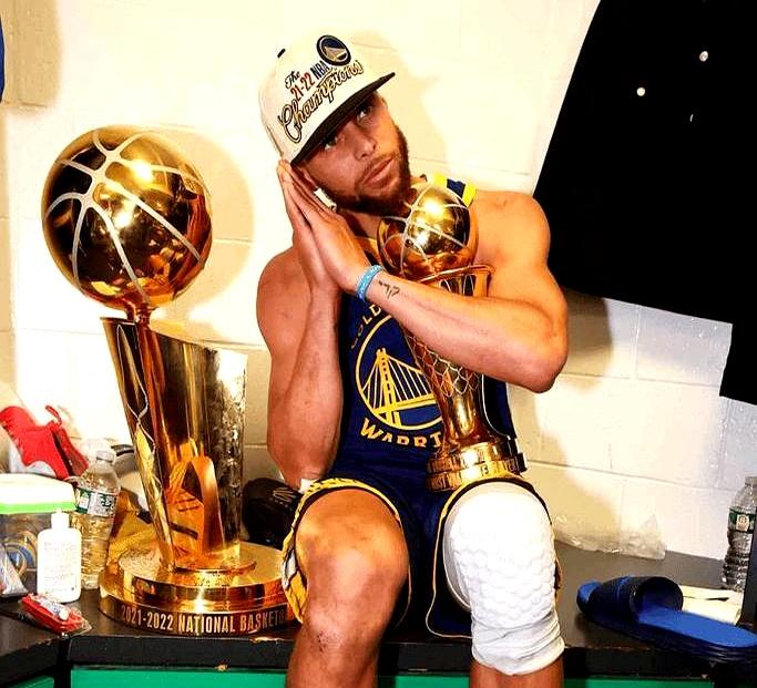 杰伦·布朗亲口承认：“库里夺走了我的戒指之一。”
 

2022年NBA总决赛，