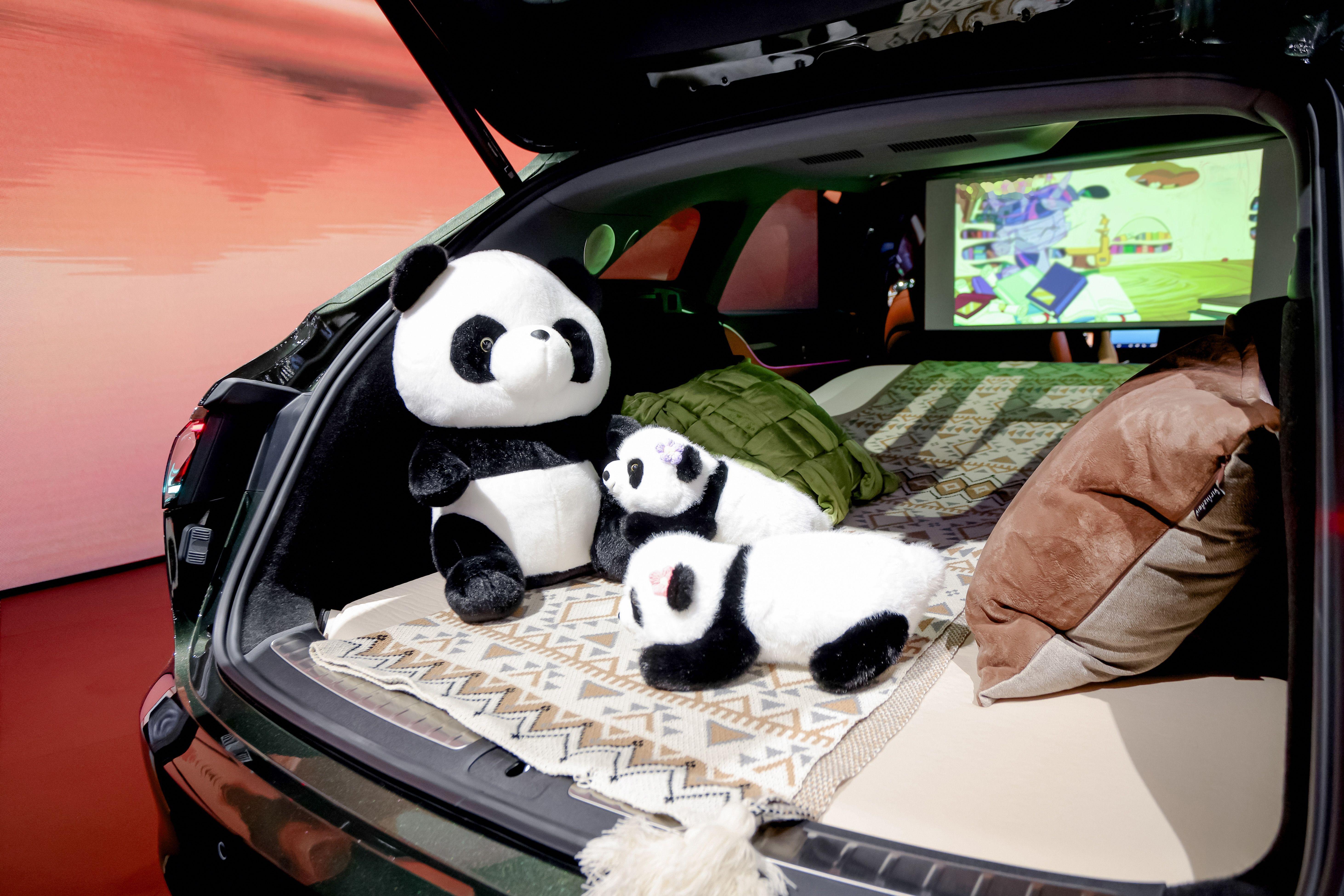 幂姐跟享界S9T玩起来了，这车确实很适合她！之前微博向林俊杰点歌，今天的vlog