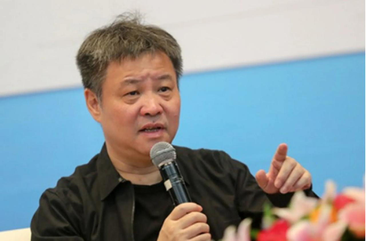 为什么余华老师说你没有必要同情别人

余华老师在董宇辉直播间说，有的时候，你没必