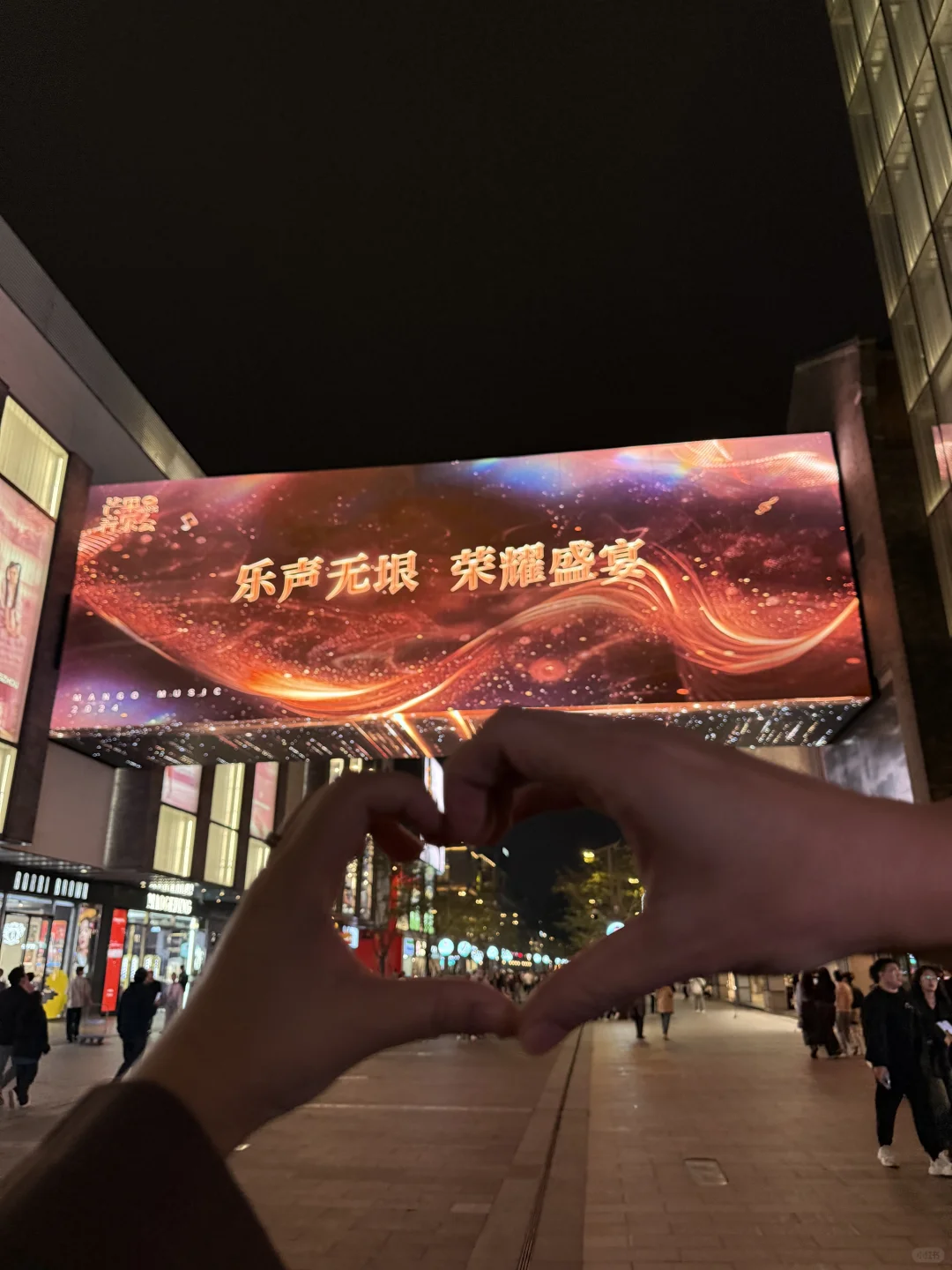 久违的in 77惊喜连连，杭州这城市也太潮了吧！ 走着走着，惊喜发现西...