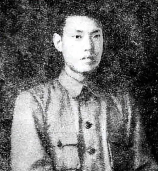 1929年，张英与傅桂兰假扮夫妻，去济南暗杀叛徒王复元。不料两人刚住进济南一家客