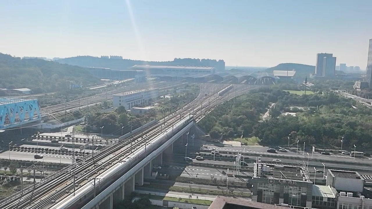 🚄徐州东这场高铁对决太震撼！曾经的京沪标杆G4，轻松超越沪银标杆G1802，车