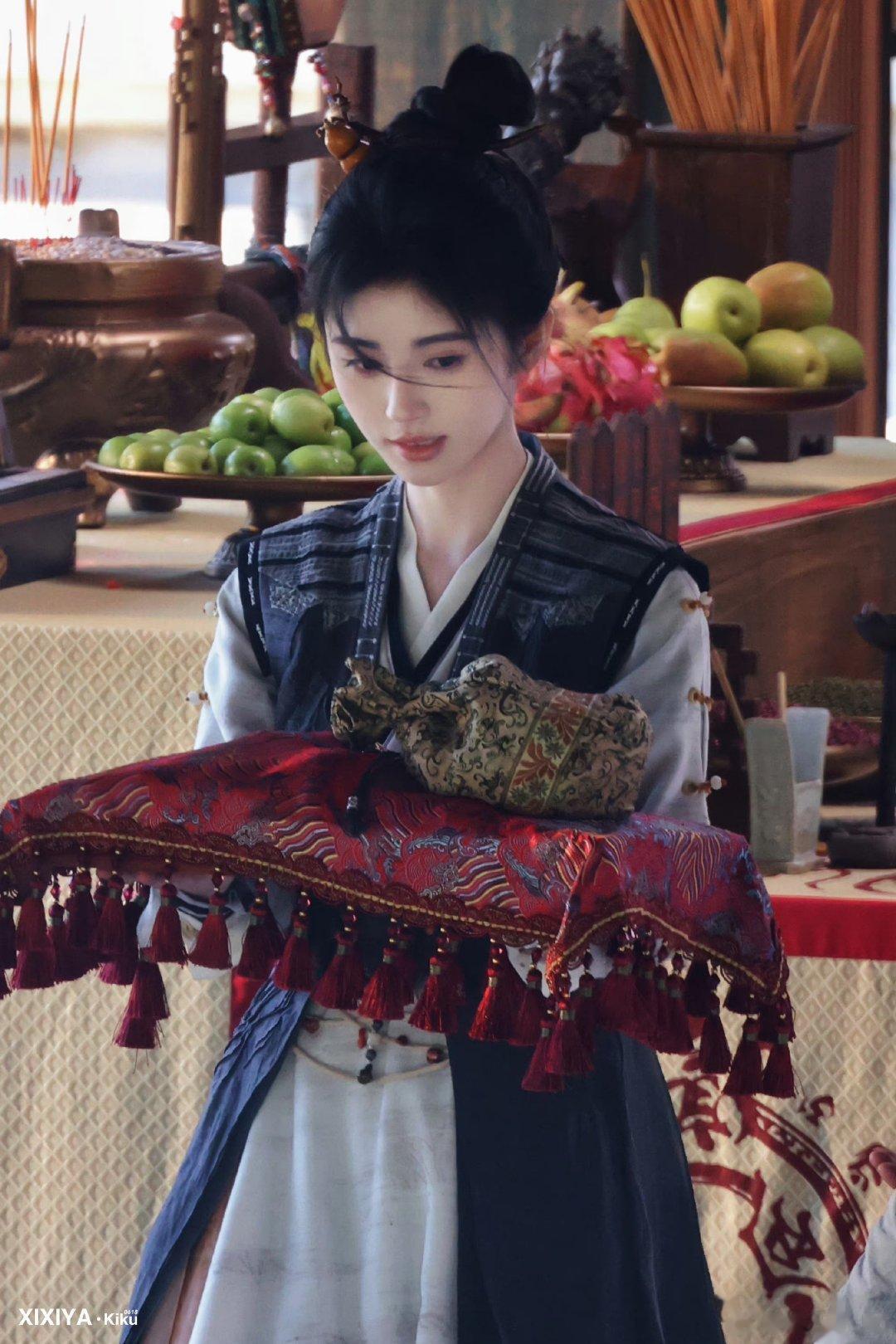 有时候都心疼我鞠姐，演戏不差，爱豆业务能力强！自律不传绯闻没有黑料，但就是90?