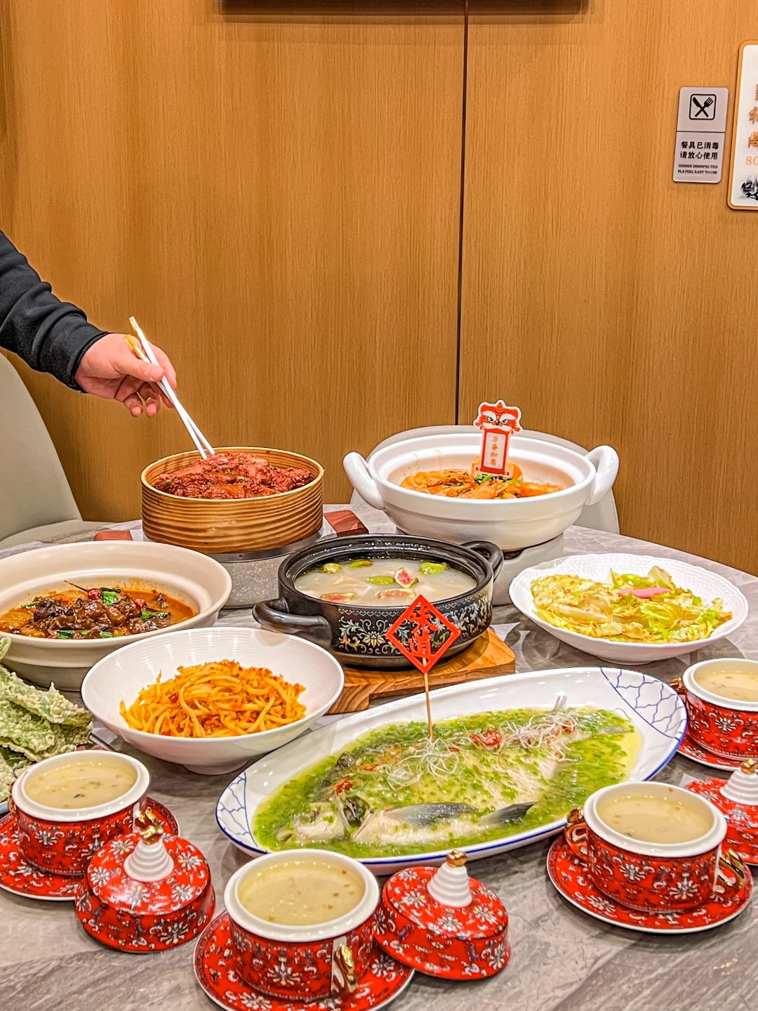 汉街聚餐首选！这家湖北砂锅菜香迷糊了