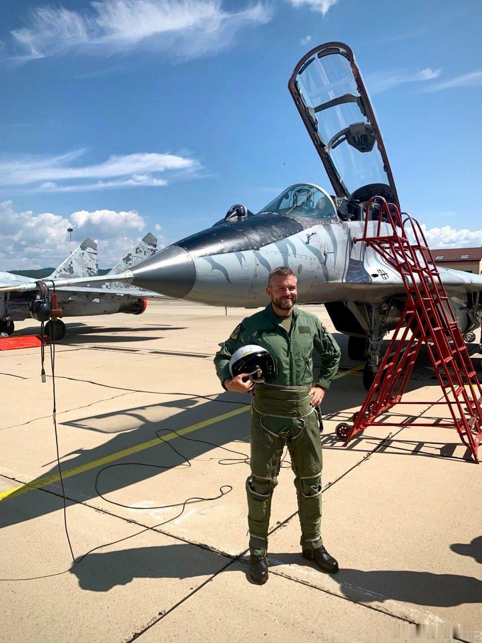 斯洛伐克总统佩列格里尼称向乌克兰军队移交米格-29飞机是一个错误。“时至今日，我