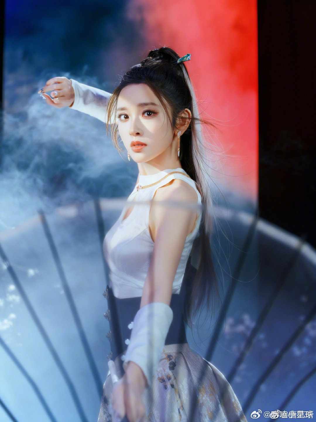 唐艺昕半扎高马尾造型唐艺昕完全女侠简约半扎高马尾无需繁复发饰，单凭气质就撑起完整