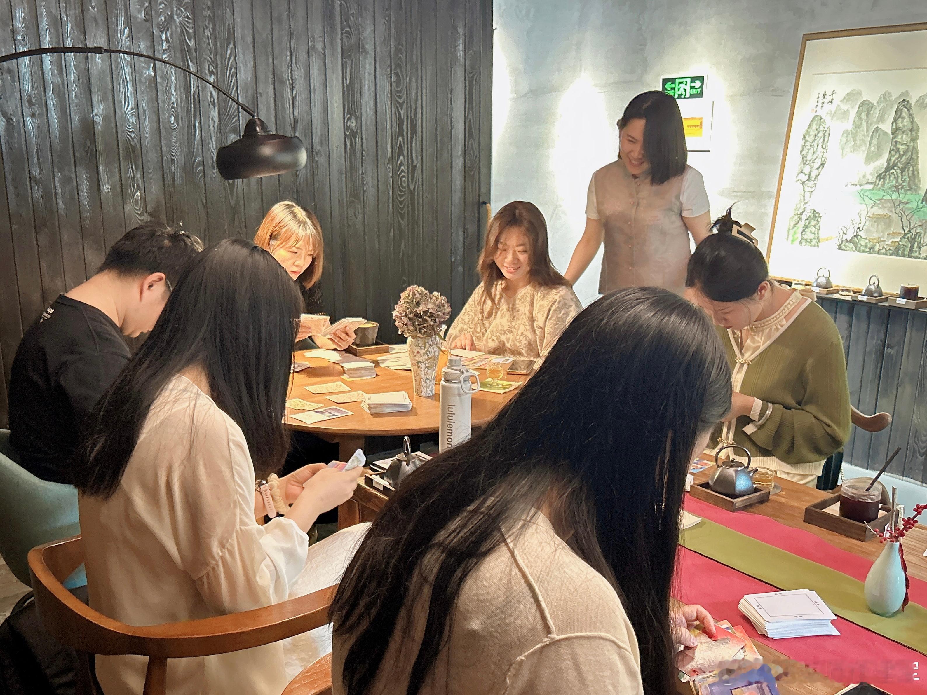 【线下沙龙】：✅心理咨询师，健康管理师和注册营养师三师融合的健康身心疗愈系列，第