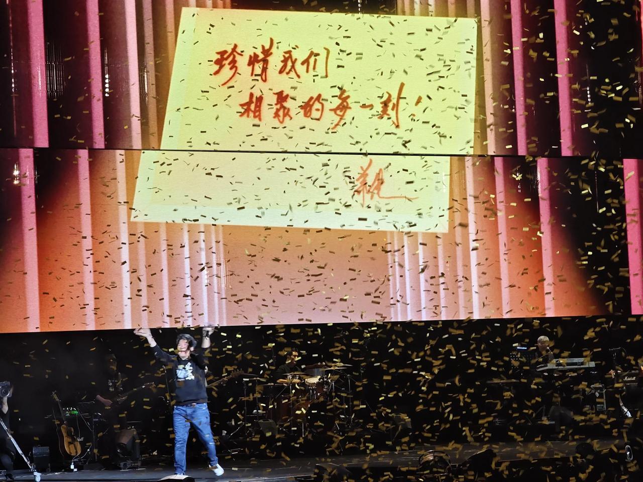 冬日生活碎片打卡春去春会来，花谢花会再开。寒冬腊月，看一场偶像的演唱会，给冬日的