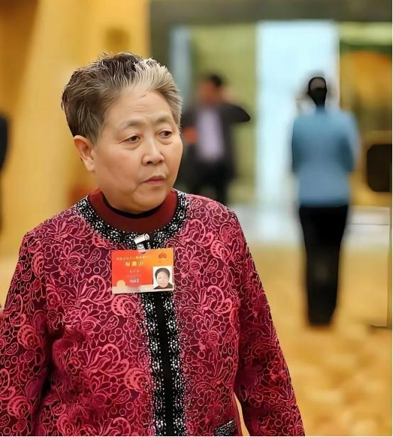 2018年，陶华碧在一次采访中提到，老干妈之所以一直使用某家玻璃厂的瓶子，并不是