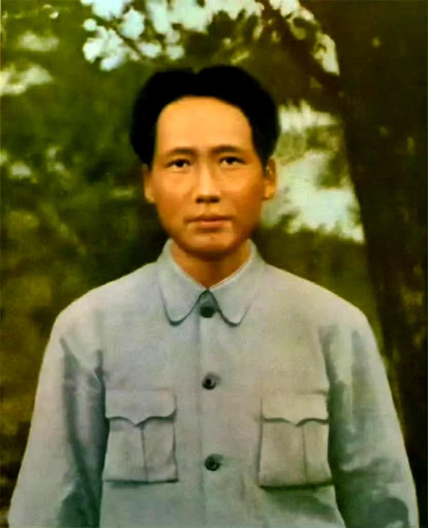 今天八一建军节。想念教员。从三湾到古田，他一步步把这支部队彻底改造，让它变了模样
